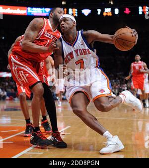 KEIN FILM, KEIN VIDEO, KEIN TV, KEIN DOKUMENTARFILM - New York Knicks Forward Al Harrington (7) fährt am 26. Januar 2009 im ersten Viertel im Madison Square Garden in New York City, NY, USA, gegen die Houston Rockets Guard Tracy McGrady (1) in den Korb. Der Knick besiegte die Rockets 104-98. Foto von J. Conrad Williams Jr./Newsday/MCT/Cameleon/ABACAPRESS.COM Stockfoto