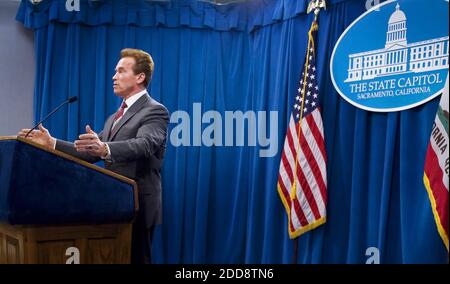 KEIN FILM, KEIN VIDEO, KEIN FERNSEHEN, KEIN DOKUMENTARFILM - CALIFORNIA GOV. Arnold Schwarzenegger hält am Mittwoch, den 18. Februar 2009, eine Pressekonferenz in Sacramento, CA, USA, um die kalifornische Budgetkrise zu diskutieren. Foto von Brian Baer/Sacramento Bee/MCT/ABACAPRESS.COM Stockfoto