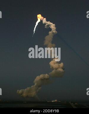 KEIN FILM, KEIN VIDEO, KEIN Fernsehen, KEINE DOKUMENTATION - Space Shuttle Discovery, STS-119, fährt am Sonntag, 15. März 2009, vom Kennedy Space Center in Florida, USA, ab. Foto von Red Huber/Orlando Sentinel/MCT/ABACAPRESS.COM Stockfoto