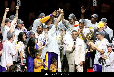 KEIN FILM, KEIN VIDEO, KEIN TV, KEINE DOKUMENTATION - die Los Angeles Lakers feiern den Gewinn der NBA-Meisterschaft mit einem 99-86 Sieg über die Orlando Magic in Spiel 5 der NBA Finals in der Amway Arena in Orlando, FL, USA am 14. Juni 2009. Los Angeles Lakers gewann 99-86. Foto von Jacob Langston/Orlando Sentinel/MCT/Cameleon/ABACAPRESS.COM Stockfoto
