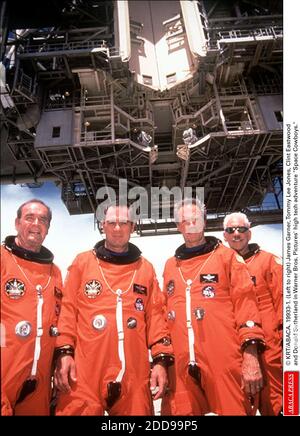 KEIN FILM, KEIN VIDEO, KEIN TV, KEIN DOKUMENTARFILM - © KRT/ABACA. 19933-1. (Von links nach rechts) James Garner, Tommy Lee Jones, Clint Eastwood und Donald Sutherland in Warner Bros. Pictures' High-Tech-Abenteuer Space Cowboys. Stockfoto