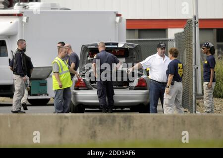 KEIN FILM, KEIN VIDEO, KEIN Fernsehen, KEINE DOKUMENTATION - das FBI Evidence Response Team kommt am 13. September 2009 vor Ort bei CRRA in New Haven, Connecticut, USA, als die Staatspolizei und das FBI im Fall der Vermissten von Yale-Studentin Annie Le untersuchen. Foto von John Woike/Hartford Courant/MCT/ABACAPRESS.COM Stockfoto