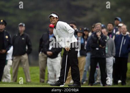 KEIN FILM, KEIN VIDEO, KEIN Fernsehen, KEINE DOKUMENTATION - Ryo Ishikawa sieht seinen Abschlag, der am 10. Oktober 2009 während seines Vierball-Spiels am dritten Tag des Presidents Cup auf dem Harding Park Golfplatz in San Francisco, CA, USA, gedreht wurde. Foto von Anda Chu/Oakland Tribune/MCT/Cameleon/ABACAPRESS.COM Stockfoto