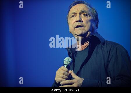 Datei Bild der Band Starmania - Exclusive - Claude Dubois Anhänger la tournee des Idoles Age Tendre et Tetes de Bois au Palais de Congres de Paris en 2012. Foto von Julien Reynaud/APS-Medias/ABACAPRESS.COM Stockfoto