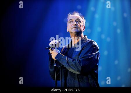 Datei Bilder der Band Starmania - Exclusive - Claude Dubois Anhänger la tournee des Idoles Age Tendre et Tetes de Bois a Brest. Foto von Pool001/APS-Medias/ABACAPRESS.COM Stockfoto