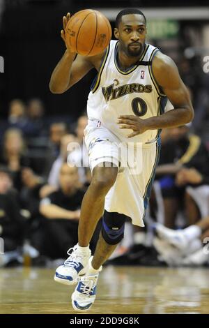 KEIN FILM, KEIN VIDEO, KEIN Fernsehen, KEIN DOKUMENTARFILM - Gilbert Arenas, Wache der Washington Wizards, bricht am 2. Dezember 2009 im Verizon Center in Washington, DC, USA, das Gericht mit einem Umsatz von Milwaukee Bucks. Die Zauberer besiegten die Bucks, 104-102. Foto von Chuck Myers/MCT/ABACAPRESS.COM Stockfoto