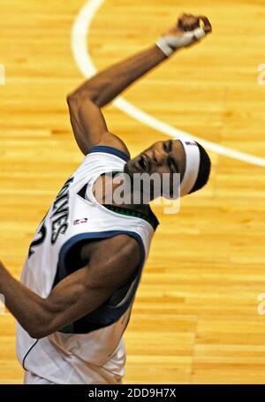 KEIN FILM, KEIN VIDEO, KEIN Fernsehen, KEIN DOKUMENTARFILM - Corey Brewer von Minnesota Timberwolves feiert am 26. Dezember 2009 einen Sieg über die Washington Wizards im Target Center in Minneapolis, MN, USA 101-89. Die Timberwolves besiegten die Zauberer, 101-89. Foto von Marlin Levison/Minneapolis Star Tribune/MCT/Cameleon/ABACAPRESS.COM Stockfoto