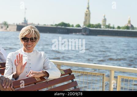 Brigitte Macron besucht die Stadt mit einem Flussboot in Sankt Petersburg, Russland am 25. Mai 2018. Foto von Jacques Witt/Pool / ABACAPRESS.COM Stockfoto