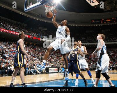 KEIN FILM, KEIN VIDEO, KEIN TV, KEIN DOKUMENTARFILM - Orlando Magic Center Dwight Howard (12) dunks während der ersten Hälfte gegen die Indiana Pacers in der Amway Arena in Orlando, FL, USA am 20. Januar 2010. Die Magie besiegte die Pacers, 109-98. Foto von Gary W. Green/Orlando Sentinel/MCT/Cameleon/ABACAPRESS.COM Stockfoto