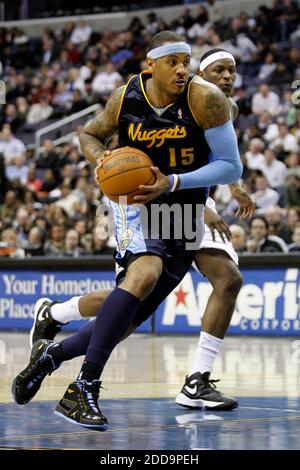 KEIN FILM, KEIN VIDEO, KEIN Fernsehen, KEIN DOKUMENTARFILM - Carmelo Anthony (15) von Denver Nuggets fährt in der ersten Hälfte des Verizon Center in Washington, D.C. am Freitag, den 19. Februar 2010, gegen die Washington Wizards. Foto von Peter Lockley/MCT/ABACAPRESS.COM Stockfoto