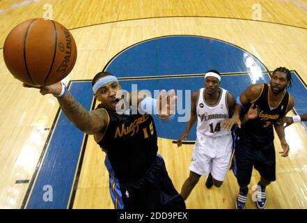 KEIN FILM, KEIN VIDEO, KEIN Fernsehen, KEIN DOKUMENTARFILM - Carmelo Anthony (15) von Denver Nuggets nimmt in der ersten Hälfte des Verizon Center in Washington, D.C. am Freitag, den 19. Februar 2010, einen Schuss in die Farbe gegen die Washington Wizards auf. Foto von Peter Lockley/MCT/ABACAPRESS.COM Stockfoto