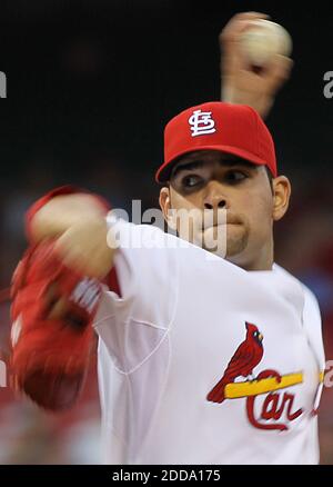 KEIN FILM, KEIN VIDEO, KEIN TV, KEINE DOKUMENTATION - St. Louis Cardinals Starter Jaime Garcia pitchet gegen die Atlanta Braves im Busch Stadium in St. Louis, MO, USA am 28. April 2010. Foto von Chris Lee/St. Louis Post-Dispatch/MCT/ABACAPRESS.COM Stockfoto