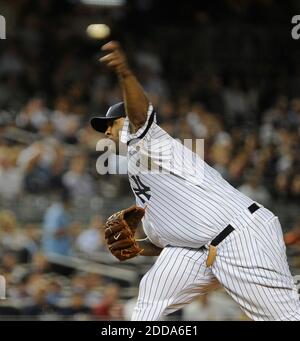 KEIN FILM, KEIN VIDEO, KEIN Fernsehen, KEIN DOKUMENTARFILM - New York Yankees Starting Pitcher CC Sabathia arbeitet am 23. September 2010 im ersten Inning im Yankee Stadium in New York City, NY, USA gegen die Tampa Bay Rays. Die Strahlen stürzten die Yankees, 10-3. Foto von J. Conrad Williams Jr./Newsday/MCT/Cameleon/ABACAPRESS.COM Stockfoto