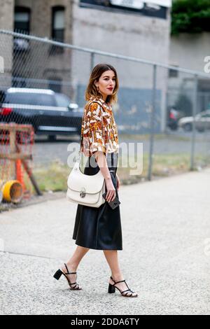 Street Style, Carmen Hamilton Ankunft in Dion Lee Frühjahr Sommer 2019 Ready-to-Wear-Show, in der Avenue of the Americas, in New York, USA, am 8. September 2018. Foto von Marie-Paola Bertrand-Hillion/ABACAPRESS.COM Stockfoto