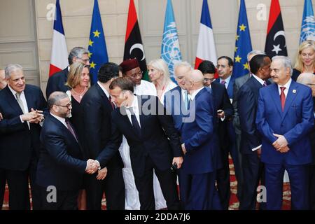 Khaled Mechri, Präsident des Hohen Staatsrates - Libyen, Fayez El Sarraj, Präsident des Präsidialrats der Nationalen Union des Staates Libyen, Emmanuel Macron, Präsident der Republik, Aguila Saleh, Präsident des Repräsentantenhauses von Tobruk und Marechal Khalifa Belqasim Haftar, Oberbefehlshaber der libyschen Nationalarmee, verkündeten ihre Zustimmung am Ende der Sitzung am 29. Mai 2018. Foto von Denis Allard/Pool/ABACAPRESS.COM Stockfoto