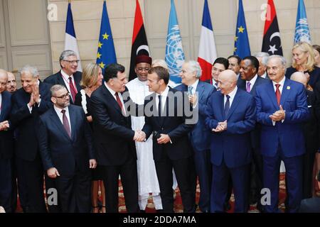 Khaled Mechri, Präsident des Hohen Staatsrates - Libyen, Fayez El Sarraj, Präsident des Präsidialrats der Nationalen Union des Staates Libyen, Emmanuel Macron, Präsident der Republik, Aguila Saleh, Präsident des Repräsentantenhauses von Tobruk und Marechal Khalifa Belqasim Haftar, Oberbefehlshaber der libyschen Nationalarmee, verkündeten ihre Zustimmung am Ende der Sitzung am 29. Mai 2018. Foto von Denis Allard/Pool/ABACAPRESS.COM Stockfoto