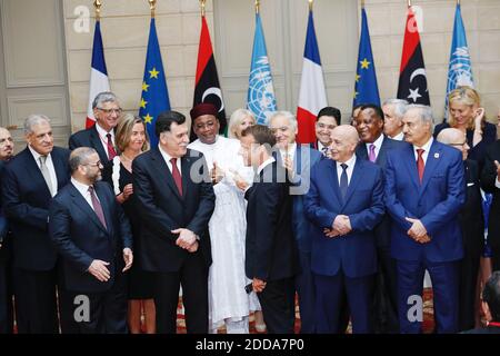 Khaled Mechri, Präsident des Hohen Staatsrates - Libyen, Fayez El Sarraj, Präsident des Präsidialrats der Nationalen Union des Staates Libyen, Emmanuel Macron, Präsident der Republik, Aguila Saleh, Präsident des Repräsentantenhauses von Tobruk und Marechal Khalifa Belqasim Haftar, Oberbefehlshaber der libyschen Nationalarmee, verkündeten ihre Zustimmung am Ende der Sitzung am 29. Mai 2018. Foto von Denis Allard/Pool/ABACAPRESS.COM Stockfoto