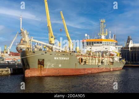 Bagger, der Waterway, ein Hopper Bagger, hier in Dublin Port, Irland gebunden. Gebaut im Jahr 2001, segelt es unter der Flagge von Zypern. Stockfoto