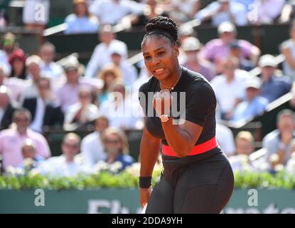 Die USA Serena Williams spielt in der ersten Runde der French Tennis Open 2018, im Roland-Garros Stadion, Paris, Frankreich, am 29. Mai 2018. Foto von Christian Liewig/ABACAPRESS.COM Stockfoto