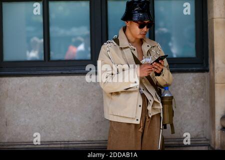 Street Style, Ankunft bei der Louis Vuitton Frühjahr/Sommer 2019 Herrenmode Show im Palais Royal in Paris, Frankreich, am 21. Juni 2018. Foto von Marie-Paola Bertrand-Hillion/ABACAPRESS.COM Stockfoto