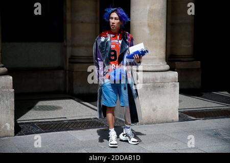 Street Style, Ankunft bei der Louis Vuitton Frühjahr/Sommer 2019 Herrenmode Show im Palais Royal in Paris, Frankreich, am 21. Juni 2018. Foto von Marie-Paola Bertrand-Hillion/ABACAPRESS.COM Stockfoto