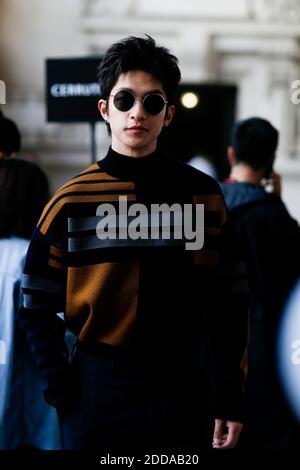 Street style, Ankunft in Cerruti 1881 Frühjahr-Sommer 2019 Herrenmode-Show im Grand Palais, in Paris, Frankreich, am 22. Juni 2018 statt. Foto von Marie-Paola Bertrand-Hillion/ABACAPRESS.COM Stockfoto