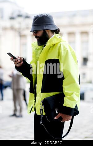 Street style, Ankunft in Cerruti 1881 Frühjahr-Sommer 2019 Herrenmode-Show im Grand Palais, in Paris, Frankreich, am 22. Juni 2018 statt. Foto von Marie-Paola Bertrand-Hillion/ABACAPRESS.COM Stockfoto