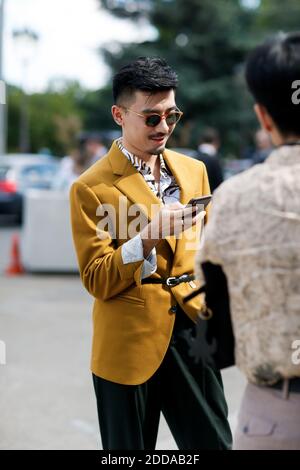 Street style, Ankunft in Cerruti 1881 Frühjahr-Sommer 2019 Herrenmode-Show im Grand Palais, in Paris, Frankreich, am 22. Juni 2018 statt. Foto von Marie-Paola Bertrand-Hillion/ABACAPRESS.COM Stockfoto