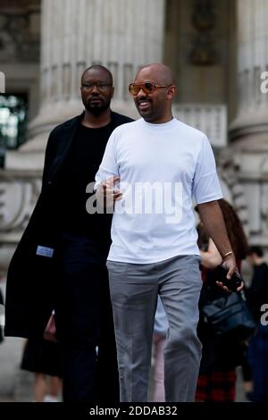 Street style, Ankunft in Cerruti 1881 Frühjahr-Sommer 2019 Herrenmode-Show im Grand Palais, in Paris, Frankreich, am 22. Juni 2018 statt. Foto von Marie-Paola Bertrand-Hillion/ABACAPRESS.COM Stockfoto