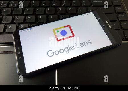 KONSKIE, POLEN - 21. Dezember 2019: Google Lens Logo auf dem Handy angezeigt Stockfoto