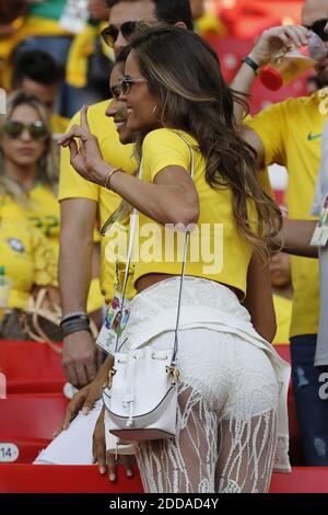 Nummer eins der Top-Modelle von Brasil Izabel Goulart während der FIFA Fußball-Weltmeisterschaft Russland 2018 Spiel, Brasilien gegen Serbien im Spartak-Stadion, Moskau, Russland am 27. Juni 2018. Brasilien gewann 2:0. Foto von Henri Szwarc/ABACAPRESS.COM Stockfoto