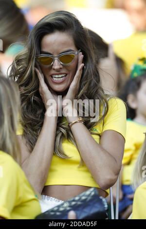 Nummer eins der Top-Modelle von Brasil Izabel Goulart während der FIFA Fußball-Weltmeisterschaft Russland 2018 Spiel, Brasilien gegen Serbien im Spartak-Stadion, Moskau, Russland am 27. Juni 2018. Brasilien gewann 2:0. Foto von Henri Szwarc/ABACAPRESS.COM Stockfoto