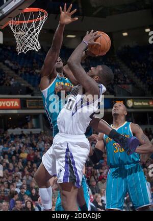 KEIN FILM, KEIN VIDEO, KEIN Fernsehen, KEINE DOKUMENTATION - Sacramento Kings kleiner Stürmer Donte Greene (20) nimmt während des NBA-Basketballmatches Sacramento Kings gegen New Orleans Hornets am 21. November 2010 in der Arco Arena in Sacramento, CA, USA, eine Aufnahme auf. Foto von Randall Benton/Sacramento Bee/MCT/ABACAPRESS.COM Stockfoto