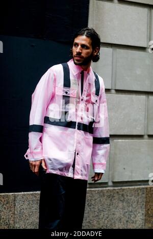 Street Style, Ankunft in Tibi Frühjahr Sommer 2019 Ready-to-Wear-Show, an der Wall Street, in New York City, NY, USA, am 9. September 2018 statt. Foto von Marie-Paola Bertrand-Hillion/ABACAPRESS.COM Stockfoto