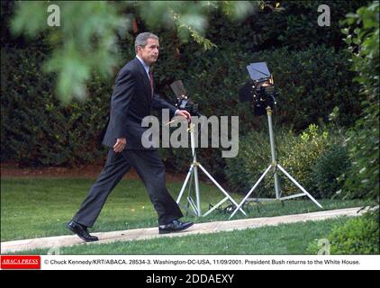 KEIN FILM, KEIN VIDEO, KEIN TV, KEIN DOKUMENTARFILM - © CHUCK KENNEDY/KRT/ABACA. 28534-3. Washington-DC-USA, 11/09/2001. Präsident Bush kehrt ins Weiße Haus zurück. Stockfoto