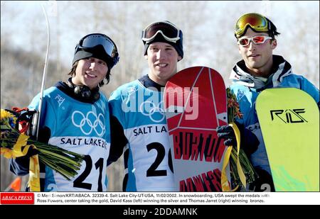 KEIN FILM, KEIN VIDEO, KEIN FERNSEHEN, KEIN DOKUMENTARFILM - © MERI SIMON/KRT/ABACA. 32339-4. Salt Lake City-UT-USA, 11/02/2002. Beim Snowboarden fegten die USA die Medaillen mit Ross Powers, der Mitte das Gold, David Kass (links) gewann das Silber und Thomas Jarret (rechts) gewann Bronze. Stockfoto