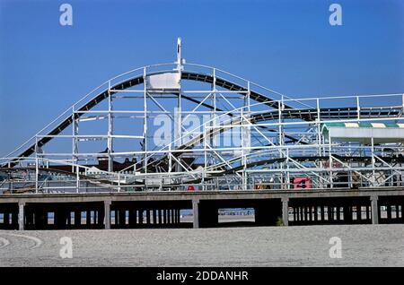 Hunt's Pier Roller Coaster, Wildwood, New Jersey, USA, John Margolies Roadside America Photograph Archive, 1978 Stockfoto