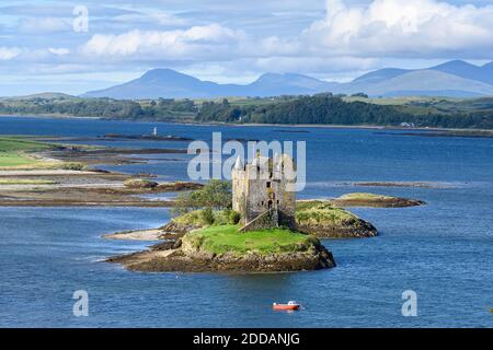 Großbritannien, Schottland, Luftaufnahme von Castle Stalker und Loch Linnhe Stockfoto