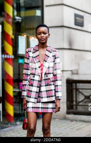 Street Style, Ankunft in Alexa Chung Frühjahr Sommer 2019 Ready-to-Wear-Show, auf Bloomsbury Square, in London, Großbritannien, am 15. September 2018 statt. Foto von Marie-Paola Bertrand-Hillion/ABACAPRESS.COM Stockfoto