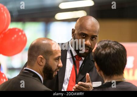 Olympic Gold Medal Judoka Teddy Riner bestätigt seine Partnerschaft mit dem Bauunternehmen Maison Pierre während einer Pressekonferenz und einer versteckten Kamera Sitzung mit Kunden während der Faire Construire Sa Maison eine Messe für Heimbau in Porte de Versailles, Paris, Frankreich, 23. September 2018. Foto von Daniel Derajinski/ABACAPRESS.COM Stockfoto