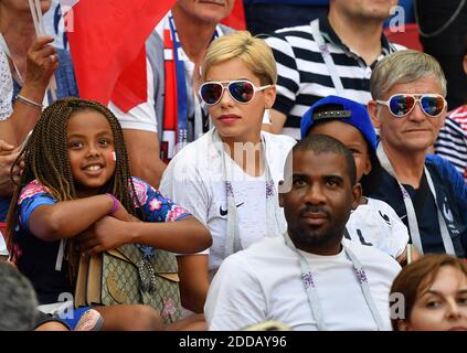 Isabelle Matuidi mit ihrem Sohn während der WM 2018, Frankreich gegen Argentinien im Kazan Arena Stadion in Kazan, Russland am 30. Juni 2018. Foto von Christian Liewig/ABACAPRESS.COM Stockfoto