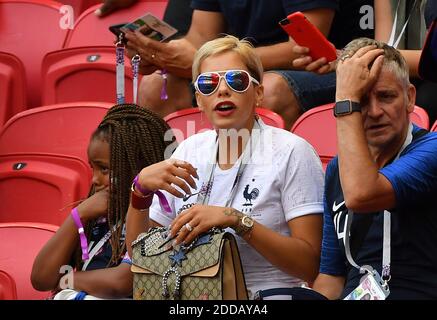 Isabelle Matuidi mit ihrem Sohn während der WM 2018, Frankreich gegen Argentinien im Kazan Arena Stadion in Kazan, Russland am 30. Juni 2018. Foto von Christian Liewig/ABACAPRESS.COM Stockfoto