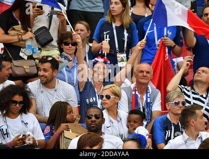 Isabelle Matuidi mit ihrem Sohn während der WM 2018, Frankreich gegen Argentinien im Kazan Arena Stadion in Kazan, Russland am 30. Juni 2018. Foto von Christian Liewig/ABACAPRESS.COM Stockfoto