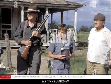 KEIN FILM, KEIN VIDEO, KEIN TV, KEIN DOKUMENTARFILM - © KRT/ABACA. 49850-4. USA, 2003. Michael Caine, von links, Haley Joel Osment und Robert Duvall in Second Hand Lions. Stockfoto