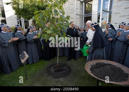 Papst Franziskus besucht das Kloster der Brigidinen Schwestern im Bezirk Pirita in Tallinn, Estland am dritten Tag seiner Baltischen Reise, am 25. September 2018. Der Papst pflanzte eine Eiche im Garten des Klosters. Foto von ABACAPRESS.COM Stockfoto