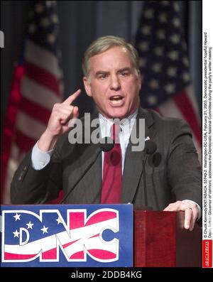 KEIN FILM, KEIN VIDEO, KEIN TV, KEIN DOKUMENTARFILM - © CHUCK KENNEDY/KRT/ABACA. 53740-2. Washington-DC-USA, 21. Februar 2003. Demokratischer Präsident hoffnungsvoll Howard Dean, ehemaliger Gouverneur von Vermont, spricht während des Wintertreffens der Partei vor dem Demokratischen Nationalkomitee. Stockfoto