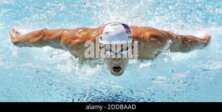 KEIN FILM, KEIN VIDEO, KEIN Fernsehen, KEIN DOKUMENTARFILM - der US-Schwimmer Michael Phelps beendete seine Vorheisse am Mittwoch, den 18. august 2004, im olympischen Aquatic Center in Athen. Phelps qualifizierte sich mit 2:00.01 und wird auch heute Abend wieder im Halbfinale Rennen. Ph Stockfoto