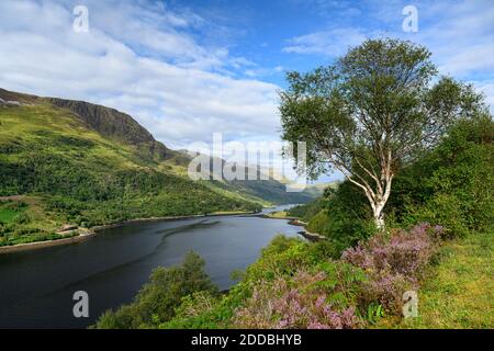 Landschaftlich schöner Blick auf Loch Leven in den schottischen Highlands Stockfoto