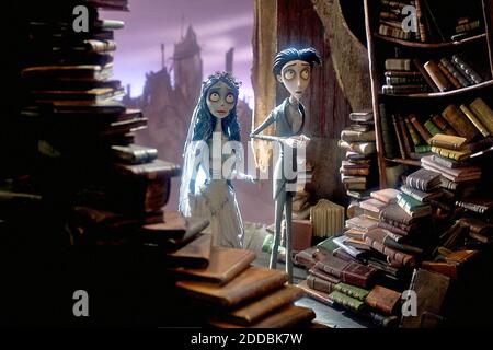 KEIN FILM, KEIN VIDEO, KEIN TV, KEIN DOKUMENTARFILM - 'Victor Van Dort' links, von Johnny Depp gesprochen, und die 'Corpse Bride' von Helena Bonham-Carter, in Tim Burtons Stop-Motion-Animationsfantasy 'Corpse Bride'. Foto über Philadelphia Inquirer/KRT/ABACAPRESS.COM Stockfoto