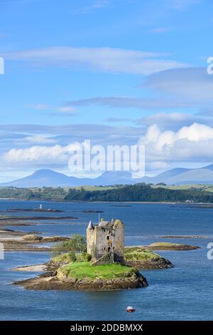 Großbritannien, Schottland, Luftaufnahme von Castle Stalker und Loch Linnhe Stockfoto